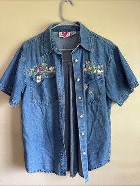 Denim Short-Sleeve Button-Up Shirt with Floral Embroidery - Blue